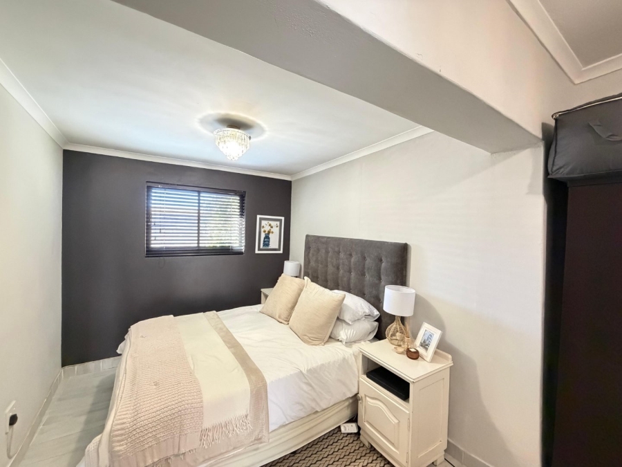 6 Bedroom Property for Sale in Vredehoek Western Cape